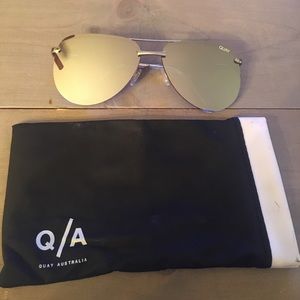 Silver reflective Quay sunglasses + case